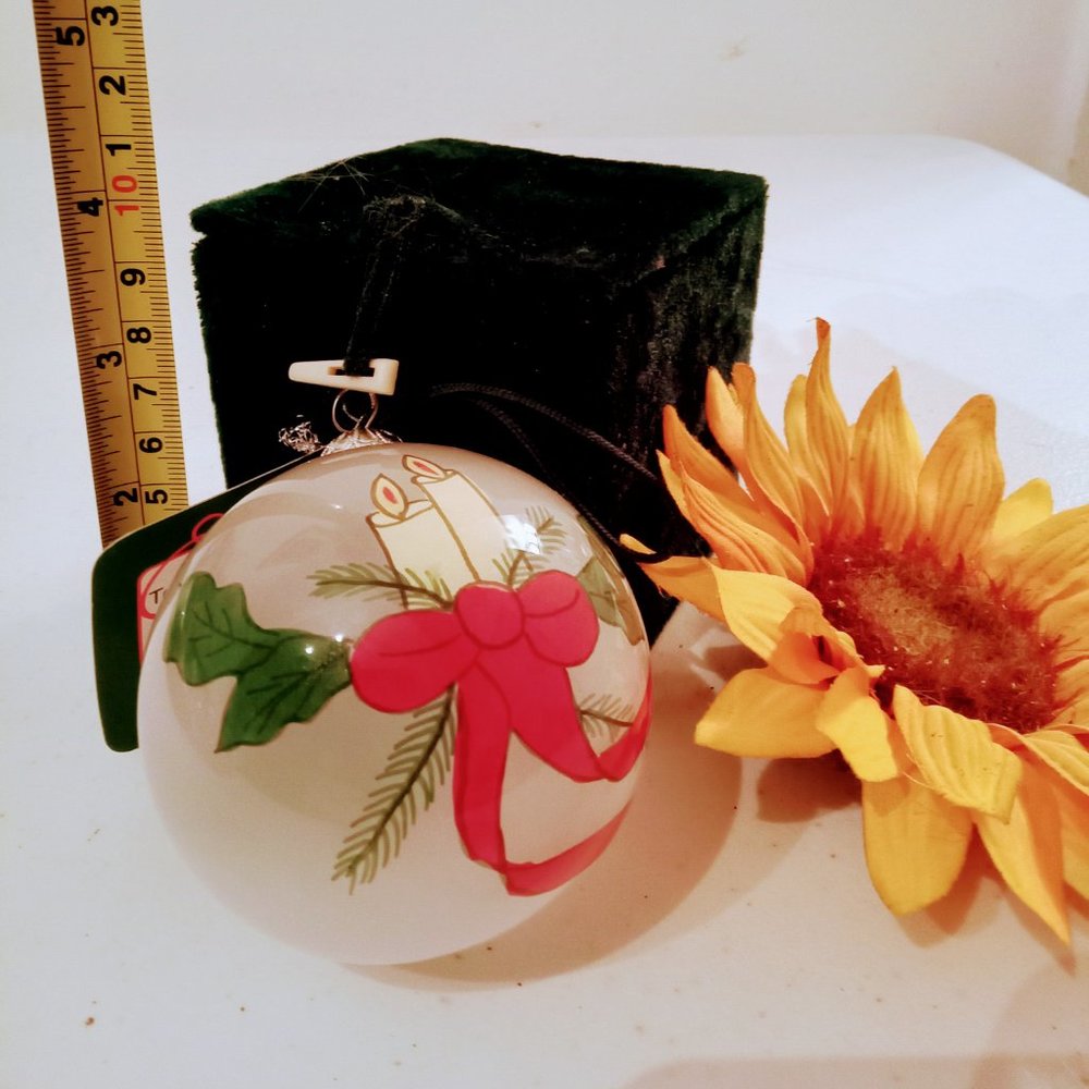 πNIB NWT Holiday Editions Christmas Hand Painted Glass Ornament in Box - Picture 2 of 8